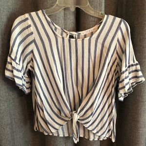 Potter’s Pot “linen” like crop tee w/ ruffles